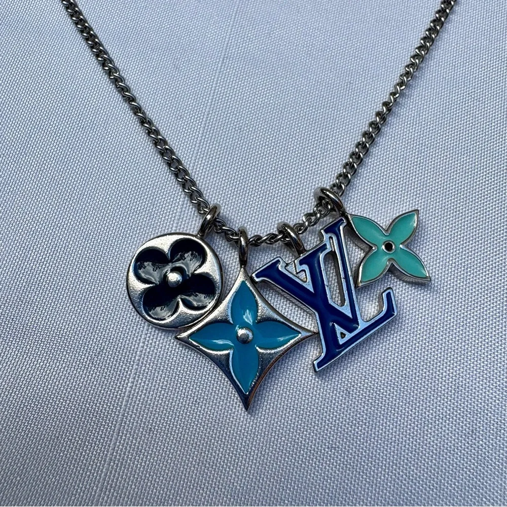 LV Instinct Enamelled Charm Necklace Silver and 4 shades of Blue - Picture 5 of 9